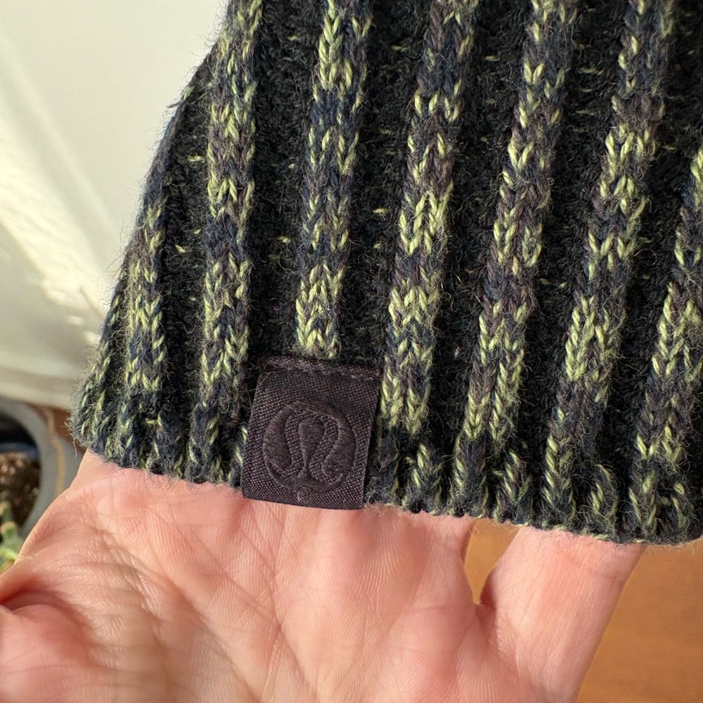 Lululemon • Cotton-Cashmere Blend Sweater Wrap •
Size 10 - Picture 7 of 7